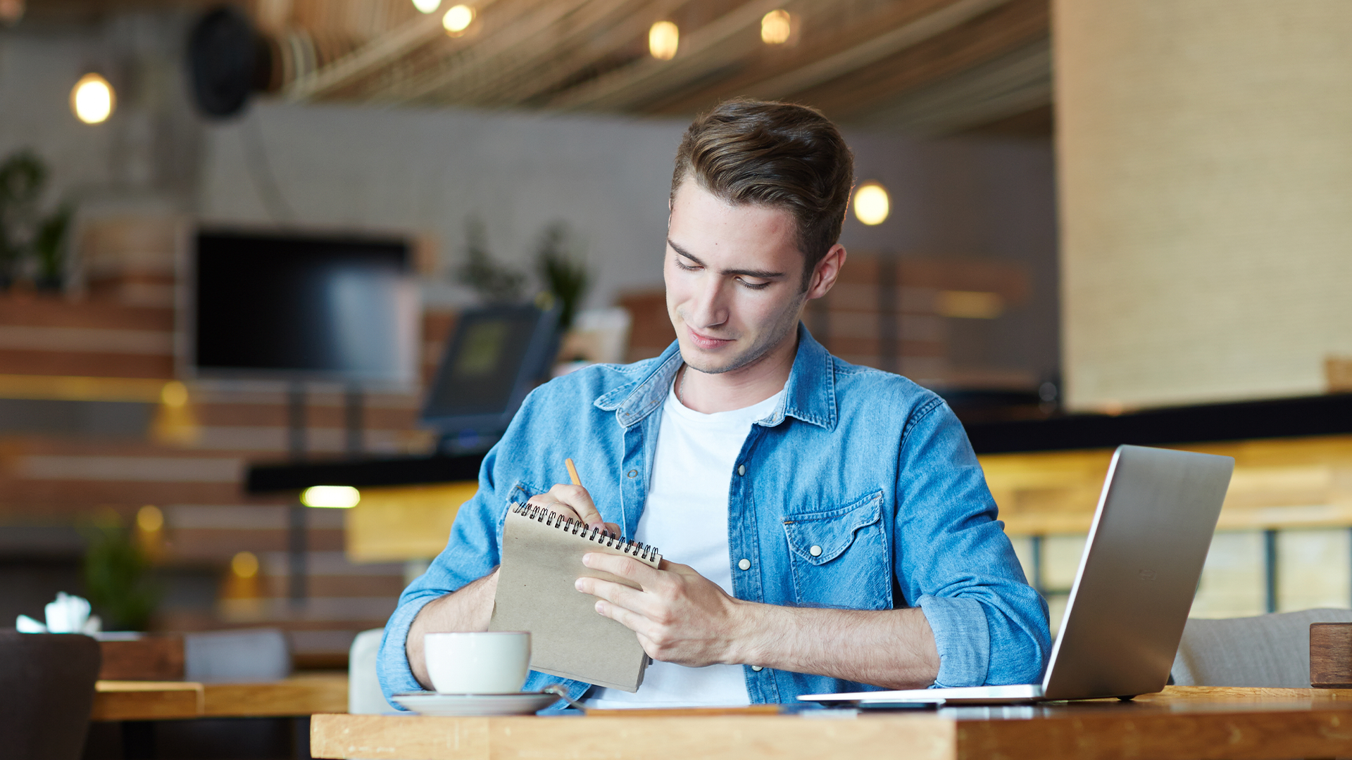 Leia mais sobre o artigo Por que é importante se manter atualizado do mercado e como fazer isso?